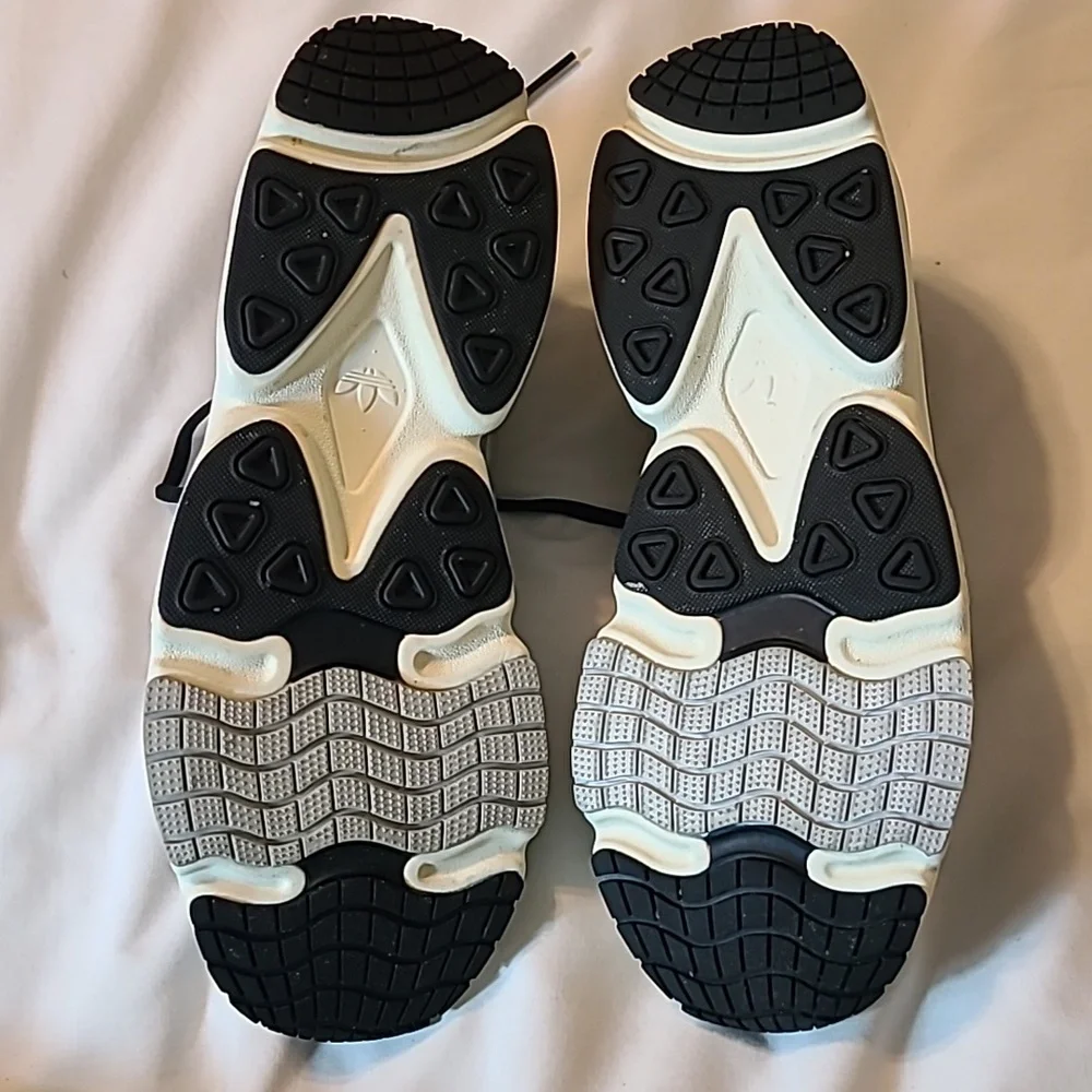 adidas - Ozmillen "RAIDERS' Sz. 9.5 - Picture 4 of 12